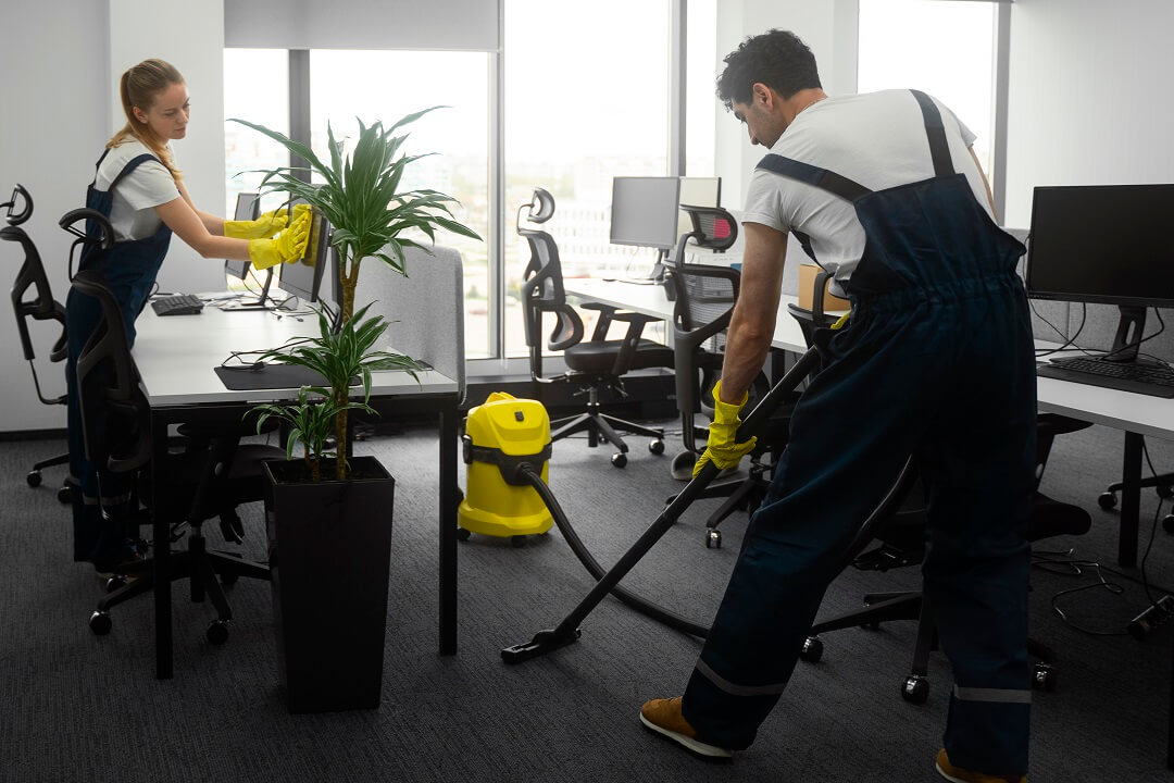 full-shot-people-cleaning-office (1)